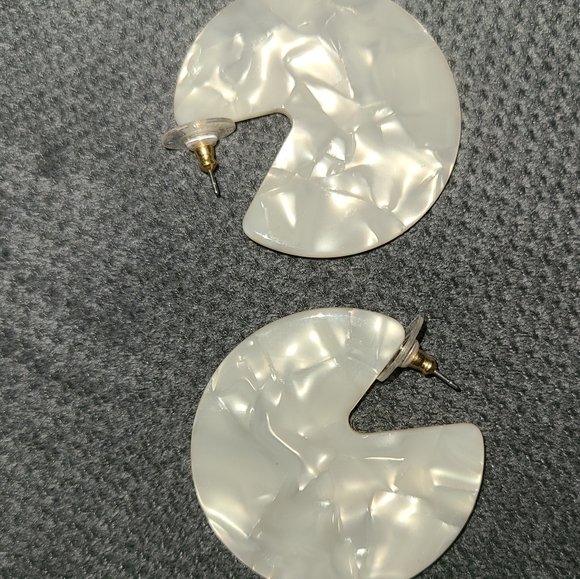 Amrita Singh earrings - Picture 2 of 3